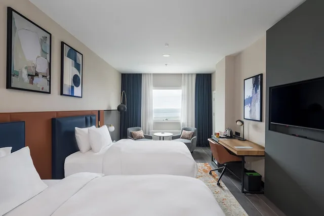 غرفة قياسية بسريرين منفصلين بإطلالة على المدينة، Crowne Plaza Istanbul West by IHG 5/10