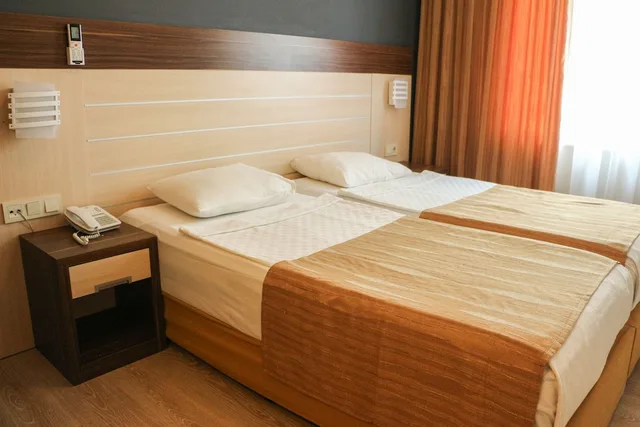 جناح بسريرين منفصلين مع أريكة، Hawaii Suite Beach Hotel 6/10