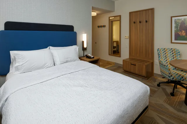 غرفة بسرير كوين، Hampton Inn Tomah 1/8