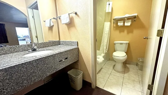 غرفة بسريرين كوين، Apollo Lodge and RV Park 10/10