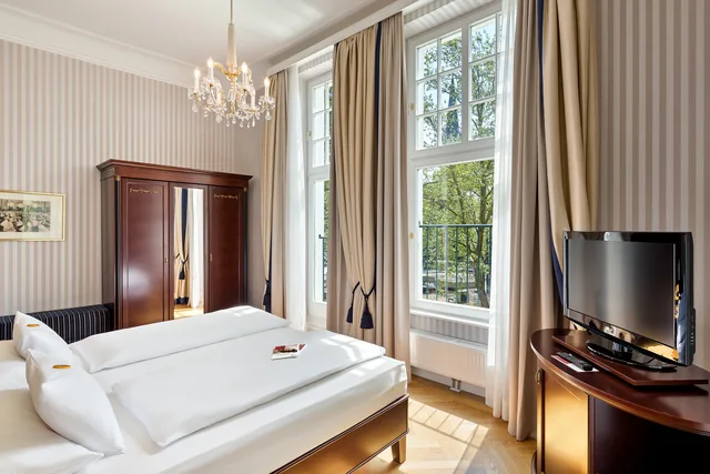 Suite, King Bed, Austria Trend Parkhotel Schonbrunn 5/10