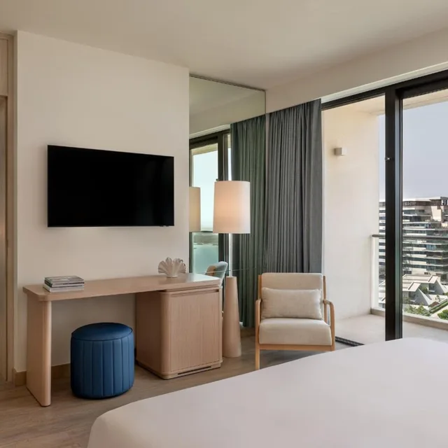1 Bedroom, Suite, King Bed, Plaza View, Living Area, Crowne Plaza Abu Dhabi Yas Island 2/2