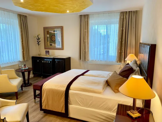 غرفة تنفيذية بسرير كوين، Boutique Hotel Goldene Henne 1/3