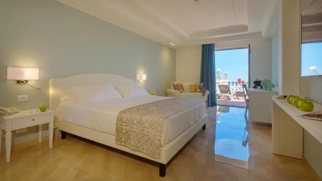 غرفة ديلوكس رباعية، Hellenia Yachting Hotel 1/2