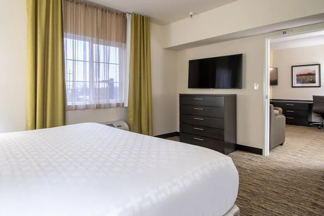 1 Bedroom, Executive, Suite, King Bed, Candlewood Suites 1/5