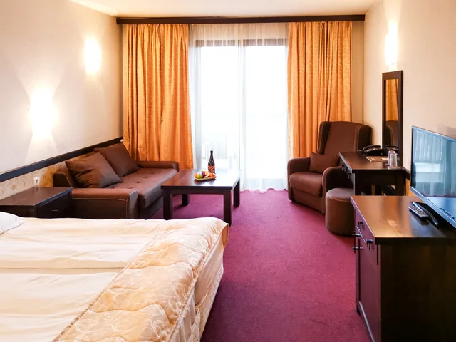 غرفة بسريرين منفصلين بشرفة، Trinity Residence Bansko 1/2