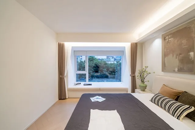 2 Bedrooms, Senior, Apartment, 1 Queen and 1 Double Bed, Book and Bed-People's Square 4/8