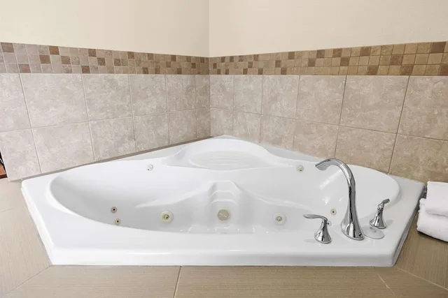 غرفة بزنس بسرير كينج، Comfort Inn Suites Pueblo 6/6