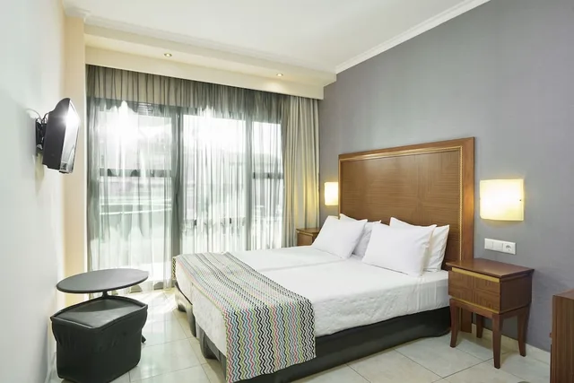 غرفة بسريرين منفصلين، Mediterranean Resort Hotel 1/10