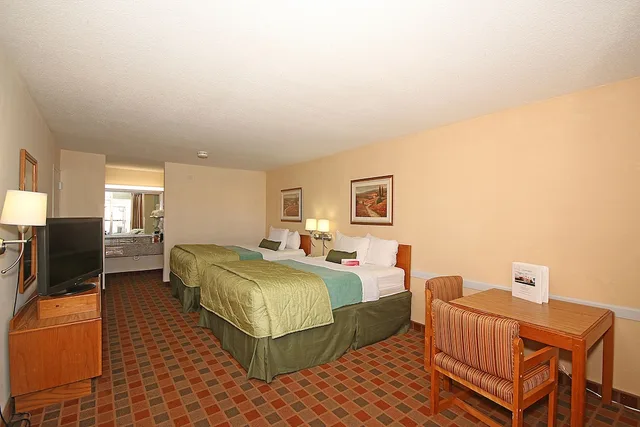 غرفة بسريرين كوين، Ramada by Wyndham Wytheville 3/4