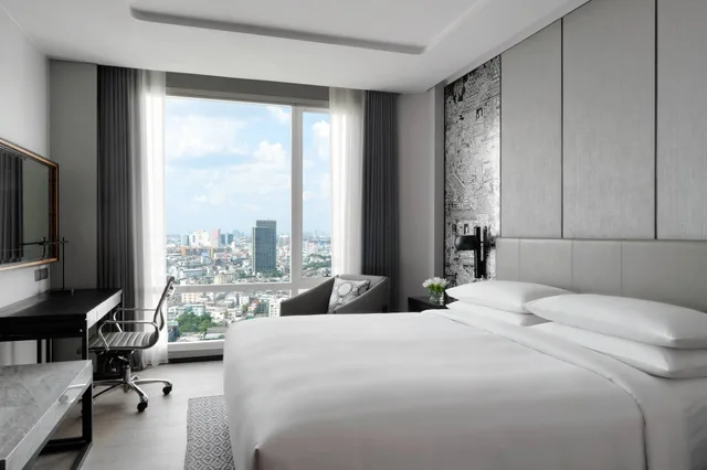 3 Bedrooms, Residential, Suite, 3 Double Beds، Marriott Bangkok Hotel the Surawongse 2/5