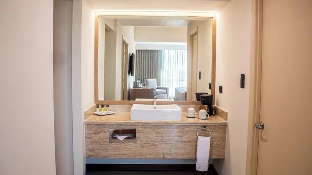 جناح بسرير كينج مع أريكة، Clarion Suites Guatemala City 2/3