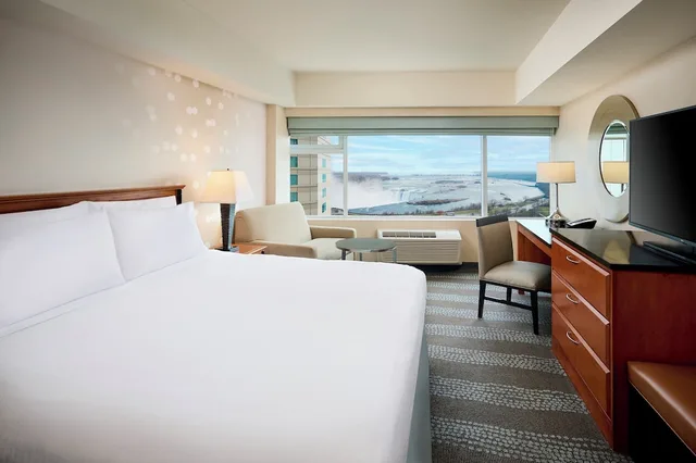 غرفة قياسية بسرير كينج بإطلالة على النهر، Niagara Fallsview Hotel & Suites 2/8
