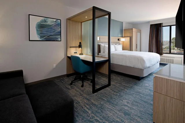 جناح بسرير كينج مع سرير سحّاب إضافي، SpringHill Suites by Marriott Valencia 4/8