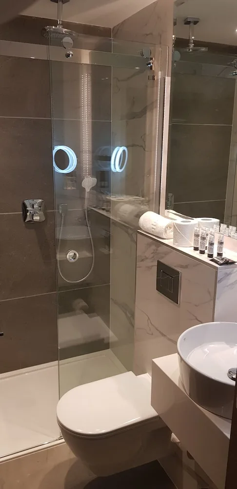 غرفة ثلاثية بثلاثة أسرّة، Oxford Hotel Earls Court 2/3