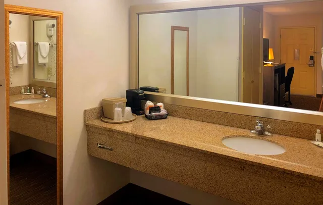غرفة بسرير كينج لذوي الإعاقة، Quality Inn Bennettsville, SC 4/6