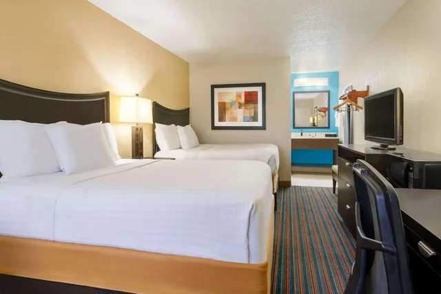 غرفة رباعية بسريرين مزدوجين، Baymont by Wyndham Nashville 2/3