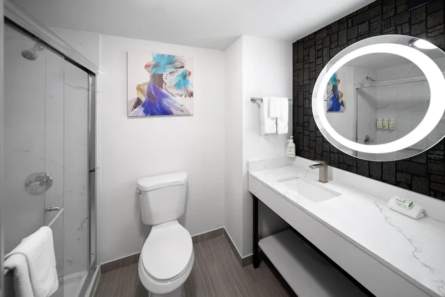 غرفة بسريرين مزدوجين لغير المدخنين، La Quinta Inn & Suites by Wyndham Houston Bush IAH South 9/10