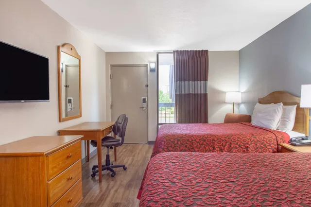 غرفة بسريرين مزدوجين، Days Inn by Wyndham Clinton Laurens I-26 2/3