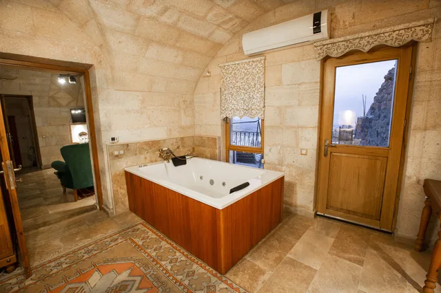 جناح بسرير كينج وسرير كوين، Caldera Hotel 7/7