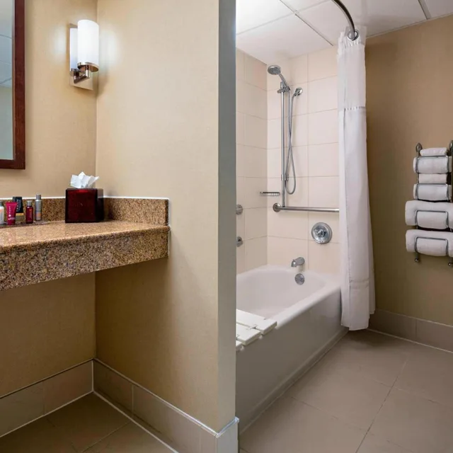 غرفة بسريرين مزدوجين في طابق مرتفع، Houston Marriott Uptown by the Galleria 4/6