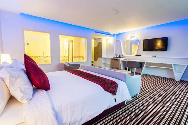 Super, Deluxe, King Bed, The Paradiso JK Design Hotel 1/1