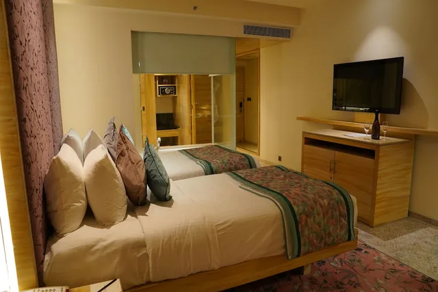 غرفة ديلوكس بسريرين منفصلين بحوض استحمام، Royal Orchid Jaipur 10/10