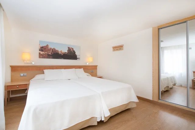غرفة ديلوكس عائلية، Iberostar Waves Club Cala Barca 1/2