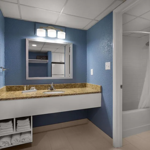 Room, 2 Queen Beds, Ocean Front, Balcony, North Wing، Dayton House Resort, BW Signature Collection 3/5