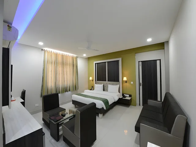Super، HEERALAL HOTEL 2/2