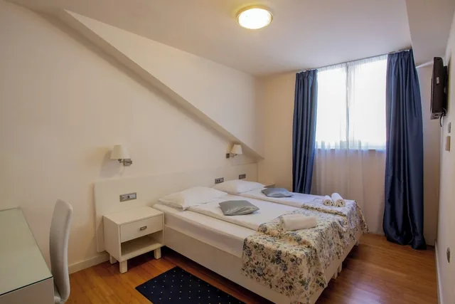 غرفة بسريرين منفصلين بإطلالة على المتنزه، Hotel Pleter 1/8