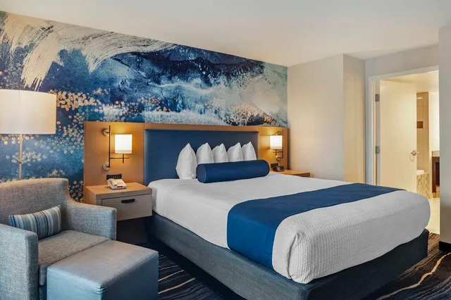 جناح بسرير كينج مع أريكة، Best Western Plus Marina Gateway Hotel 4/4