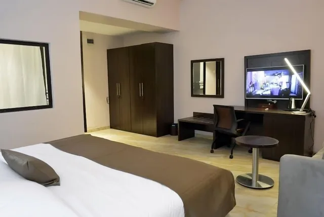 غرفة بسرير كينج بإطلالة على المدينة، De Santos Hotel Awka 1/2
