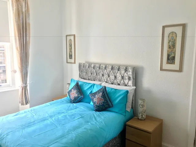3 Bedrooms, Economy, Apartment, 2 Double and Twin Beds, Sofa، 233 Leith Apartment 1/6