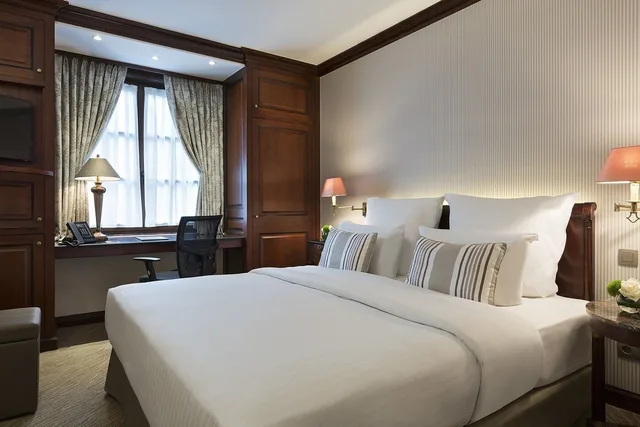 غرفة كلاسيكية بسرير كوين، Warwick Brussels Grand Place 2/4
