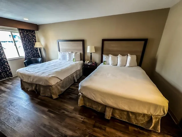 غرفة بسرير كوين، Best Western Plus Heritage Inn 1/10