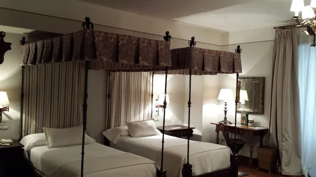 غرفة سوبيريور بسريرين منفصلين، Parador de Santiago de Compostela 3/9