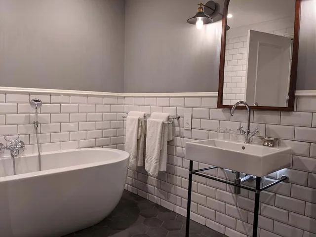 Courtyard, Deluxe, Twin Beds, Courtyard View, Bathtub, High Floor، The Weinberg Windhoek 3/5