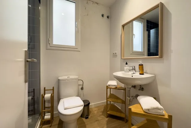 4 Bedrooms, Family, Apartment, 4 Beds, 2 Double Beds, 2 Bathrooms, Animapartments Sants 4/7