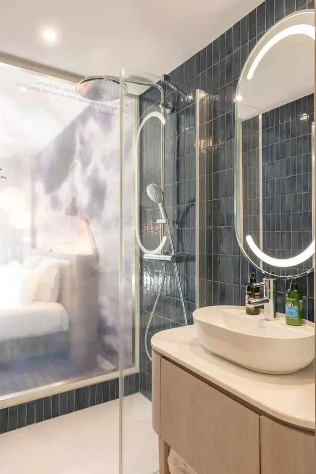 غرفة كلاسيكية بسرير كوين، Le Grand Balcon Hotel 8/9