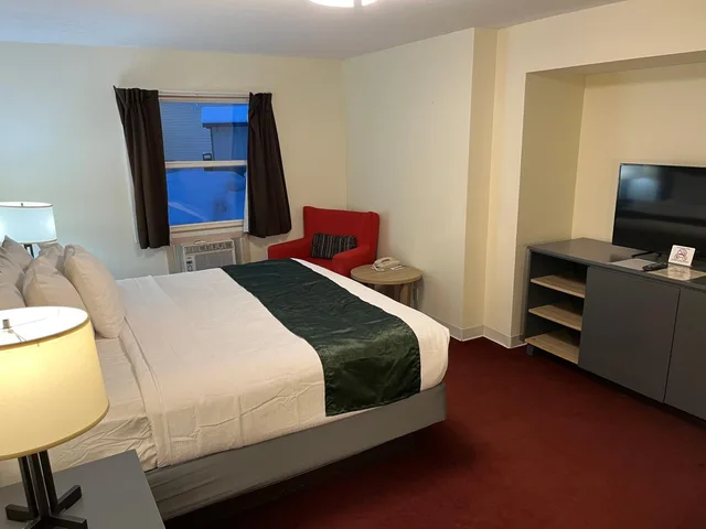غرفة بسرير كينج، Pictured Rocks Inn & Suites 4/8