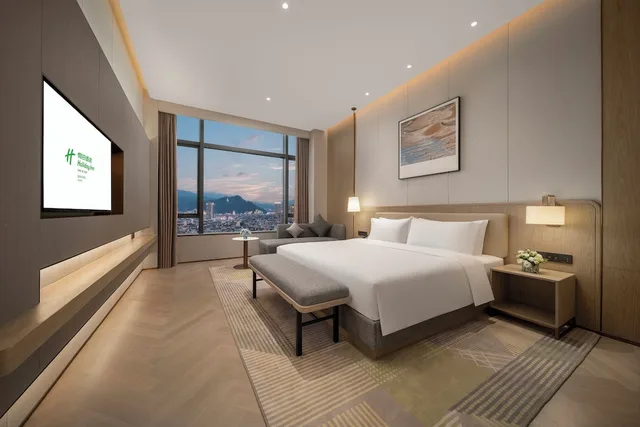 1 Bedroom, Suite, King Bed, Living Area, Smoking, Holiday Inn Fu’an 2/5