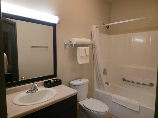 غرفة بسريرين كوين، Travelodge Suites by Wyndham Estevan 5/8