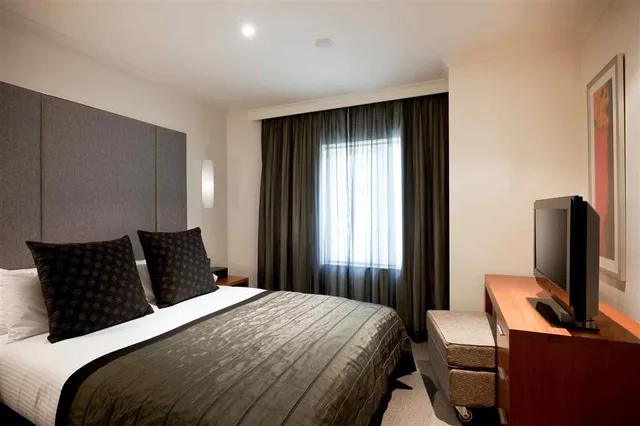 1 Bedroom, Renovated, Suite, Apartment, City View، The Sebel Quay West Suites 1/4