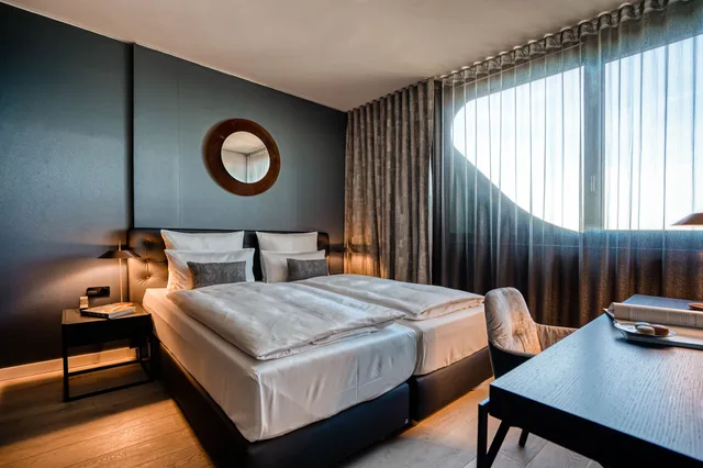 Sky, Suite, King Bed, Sofa, CLOUD No7 APARTMENTS 1/2