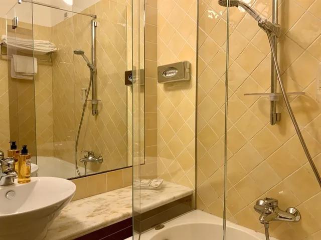 غرفة بريستيج بسرير كوين بإطلالة على البحر بشرفة، Alberi del Paradiso Hotel 6/9