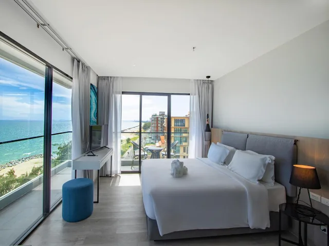 Executive, Suite, Fortune Saeng Chan Beach Rayong 4/10