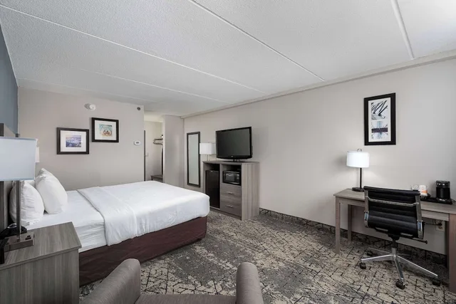 غرفة بسرير مزدوج لذوي الإعاقة، Clarion Hotel & Convention Center Joliet 2/5
