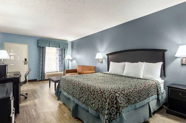غرفة قياسية بسرير كينج للمدخنين، Days Inn by Wyndham Weldon/Roanoke Rapids 6/8