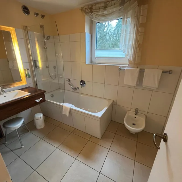 جناح جونيور بسرير كينج بشرفة، Hotel Heide-Kröpke 7/7